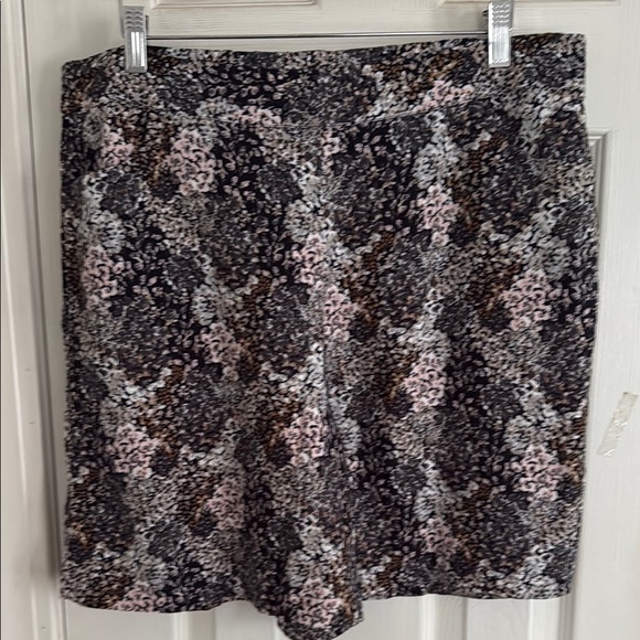 Isaac Mizrahi Multicolor Patterned Skorts Size 14 #466 - Picture 1 of 8